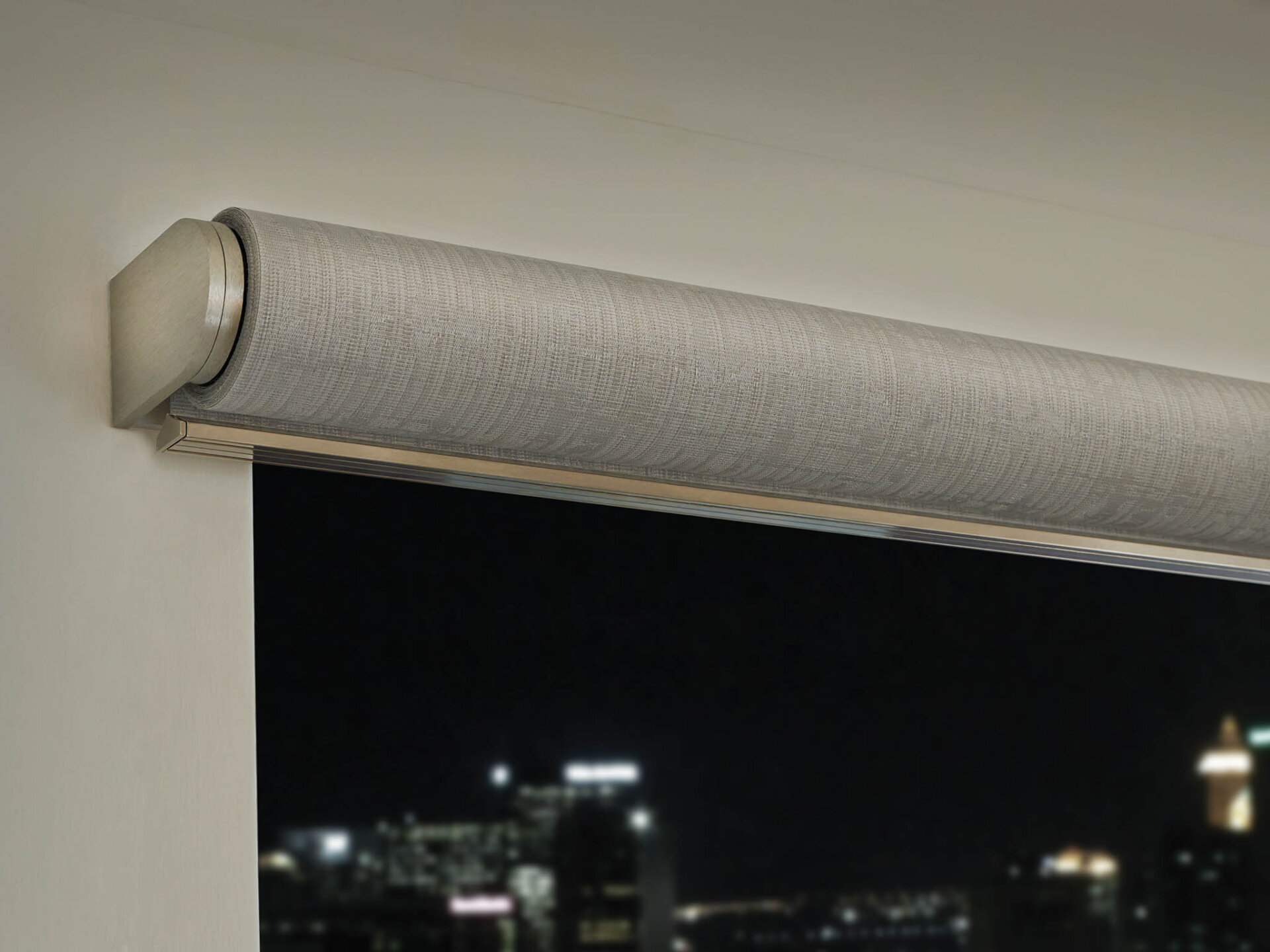 Palladiom wire-free roller Shade - INT Design